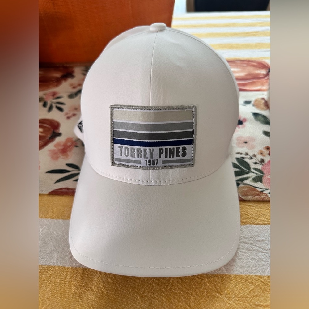 Flexfit delta Golf Hat White Torrey Pines S/m